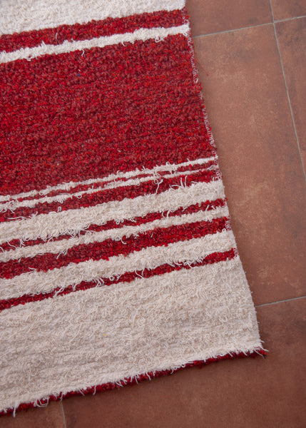 Red & White | 40 x 60