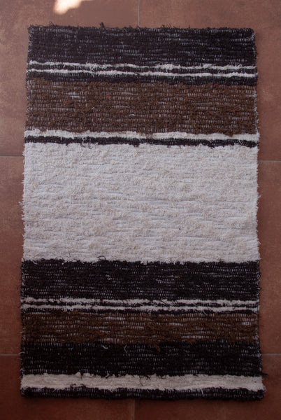 Brown & White | 40 x 60