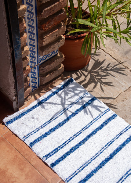 Blue & White | 40 x 60